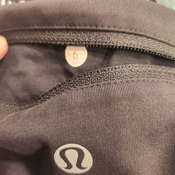 Lululemon Black White Aqua Cropped Legging 6 - Picture 2 of 8